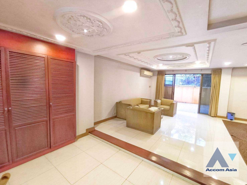 5  3 br Townhouse for rent and sale in Silom ,Bangkok BTS Chong Nonsi AA11246