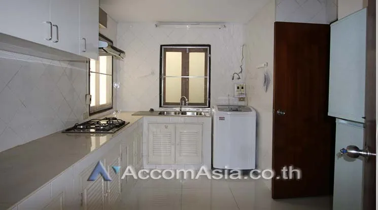 unit 3 Bedrooms  Condominium For Rent in Sukhumvit, Bangkok  near BTS Phrom Phong (AA11297)
