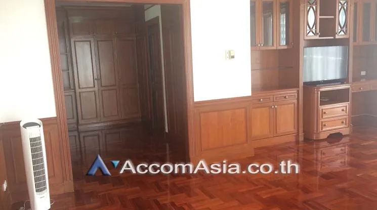 unit 4 Bedrooms  Apartment For Rent in Sukhumvit, Bangkok  near MRT Sukhumvit - BTS Asok (AA11327)