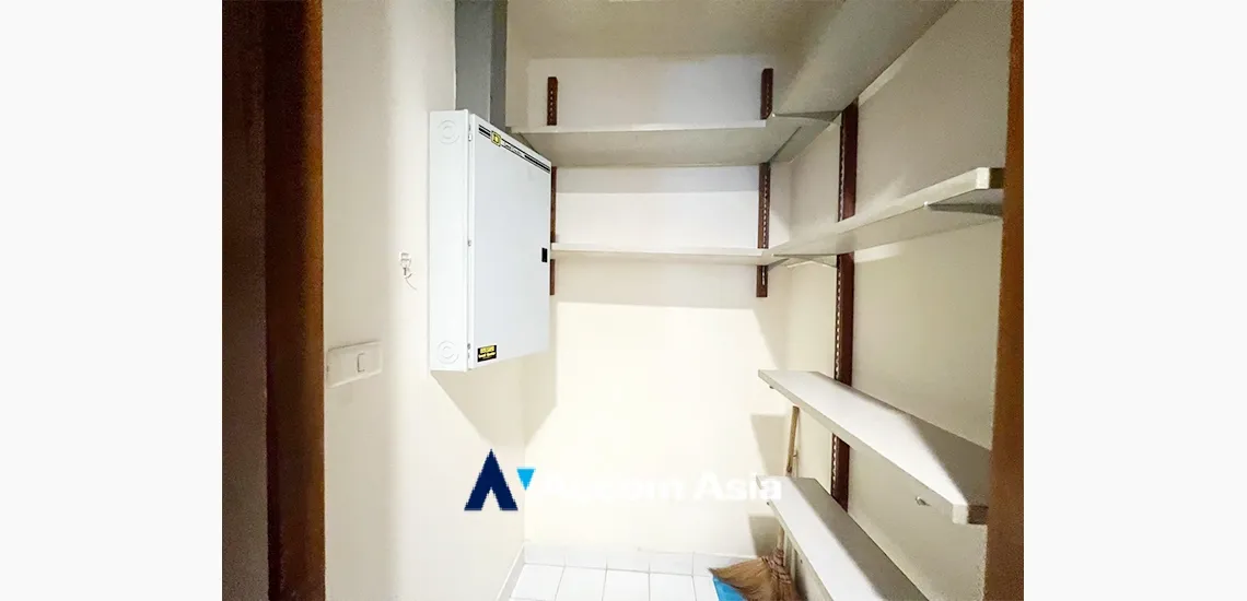 25  3 br Apartment For Rent in Sathorn ,Bangkok BTS Chong Nonsi at Quality Of Living AA11352