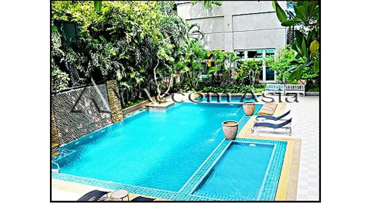 unit 4 Bedrooms  Apartment For Rent in Ploenchit, Bangkok  near BTS Ploenchit (10266)