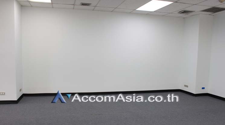  1  Office Space For Rent in Silom ,Bangkok BTS Sala Daeng at Kamolsukosol Building AA11373