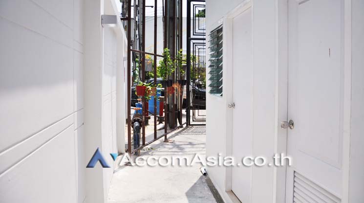 9  Apartment For Rent in Sukhumvit ,Bangkok BTS Ekkamai at Quality Time with Family AA11403