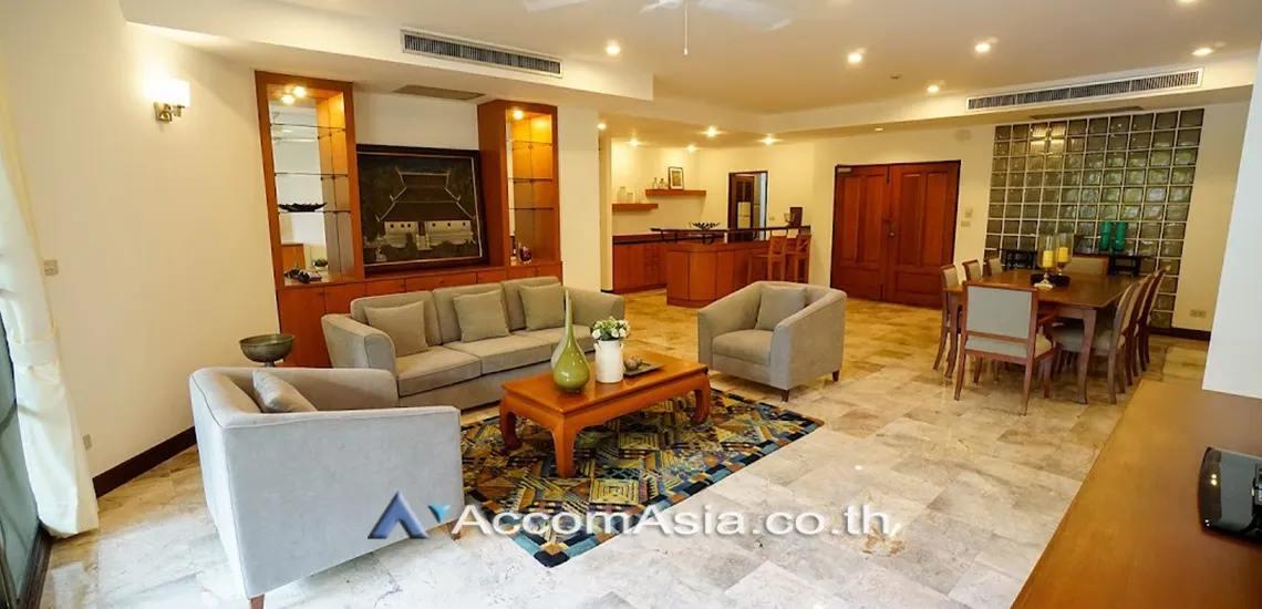 unit 3 Bedrooms  Apartment For Rent in Sukhumvit, Bangkok  near BTS Phrom Phong (AA11521)
