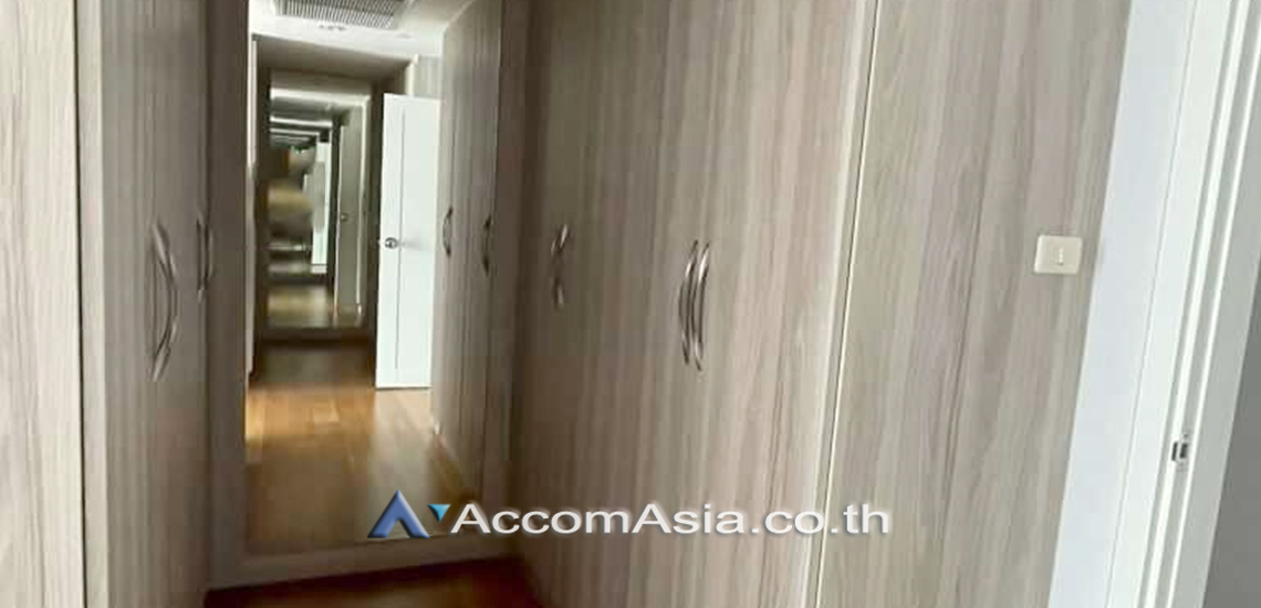 11  4 br Condominium For Rent in Ploenchit ,Bangkok MRT Sam Yan - BTS Sala Daeng at Chamchuri Square Residence AA11560