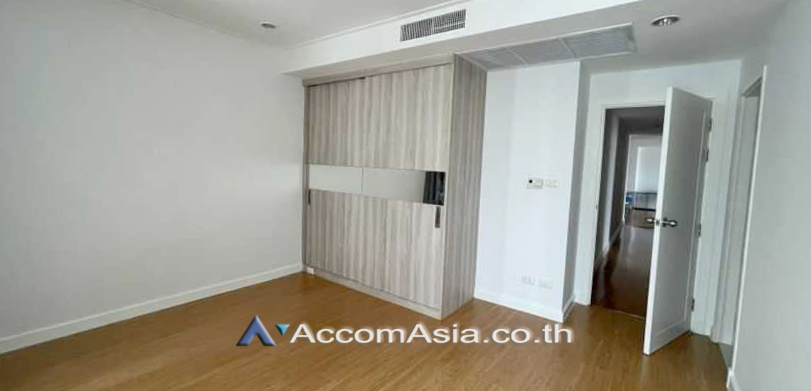 10  4 br Condominium For Rent in Ploenchit ,Bangkok MRT Sam Yan - BTS Sala Daeng at Chamchuri Square Residence AA11560