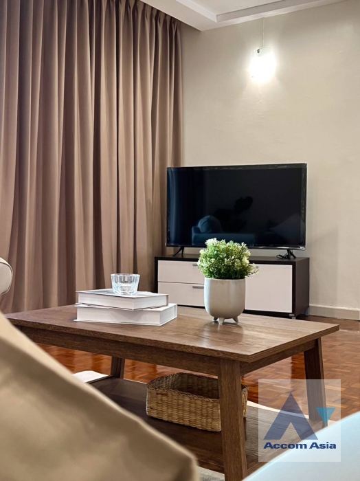  1  3 br Apartment For Rent in Sukhumvit ,Bangkok MRT Phetchaburi - BTS Phrom Phong at Classic Residence AA11662