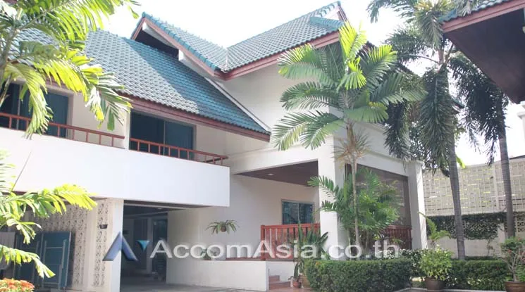 unit 3 Bedrooms  House For Rent in Sukhumvit, Bangkok  near BTS Phrom Phong (AA11731)