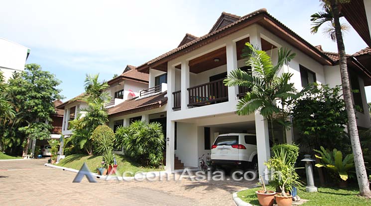  1  4 br House For Rent in Sukhumvit ,Bangkok BTS Phrom Phong at Kid Friendly House Compound AA11732