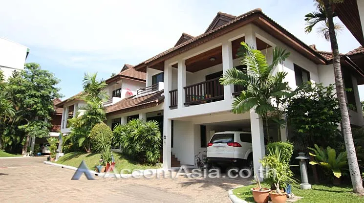  1  4 br House For Rent in Sukhumvit ,Bangkok BTS Phrom Phong at Kid Friendly House Compound AA11732