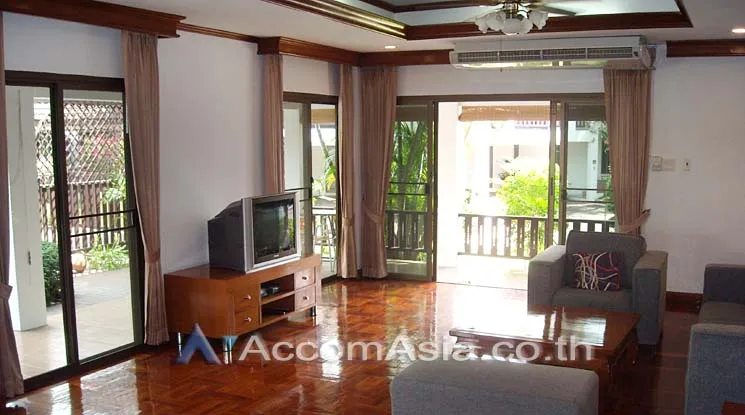 unit 4 Bedrooms  House For Rent in Sukhumvit, Bangkok  near BTS Phrom Phong (AA11732)