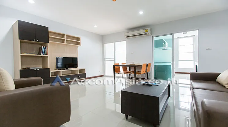 unit 2 Bedrooms  Apartment For Rent in Sukhumvit, Bangkok  near BTS Ekkamai (AA11746)