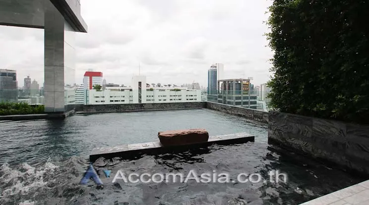 unit 1 Bedroom  Condominium For Rent in Silom, Bangkok  near BTS Chong Nonsi (AA11748)