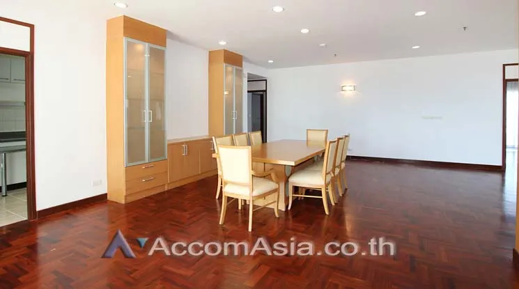 unit 3 Bedrooms  Apartment For Rent in Sukhumvit, Bangkok  near BTS Phrom Phong (AA11750)