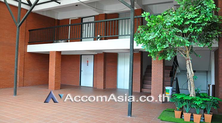 5  Retail / Showroom For Rent in Sukhumvit ,Bangkok MRT Phetchaburi - BTS Phrom Phong at Taka Town AA11847