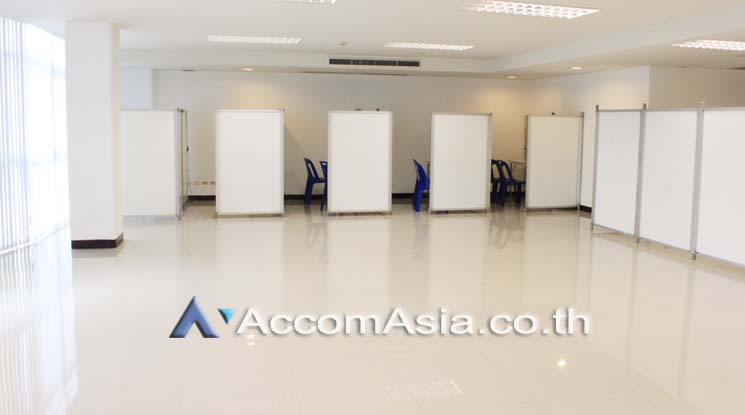  1  Office Space For Rent in Sukhumvit ,Bangkok BTS Nana at Dhammalert Building AA11851