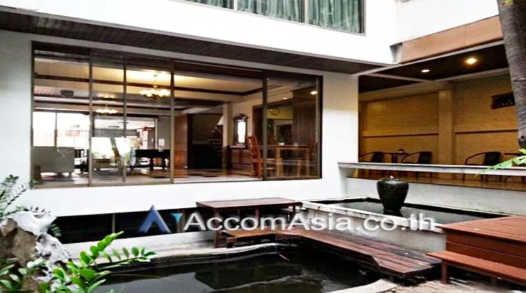 8  Retail / Showroom For Rent in Silom ,Bangkok BTS Sala Daeng AA11862
