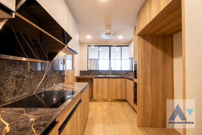 4  3 br Condominium for rent and sale in Ploenchit ,Bangkok BTS Chitlom at Somkid Gardens AA11917