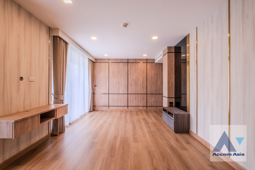 14  3 br Condominium for rent and sale in Ploenchit ,Bangkok BTS Chitlom at Somkid Gardens AA11917