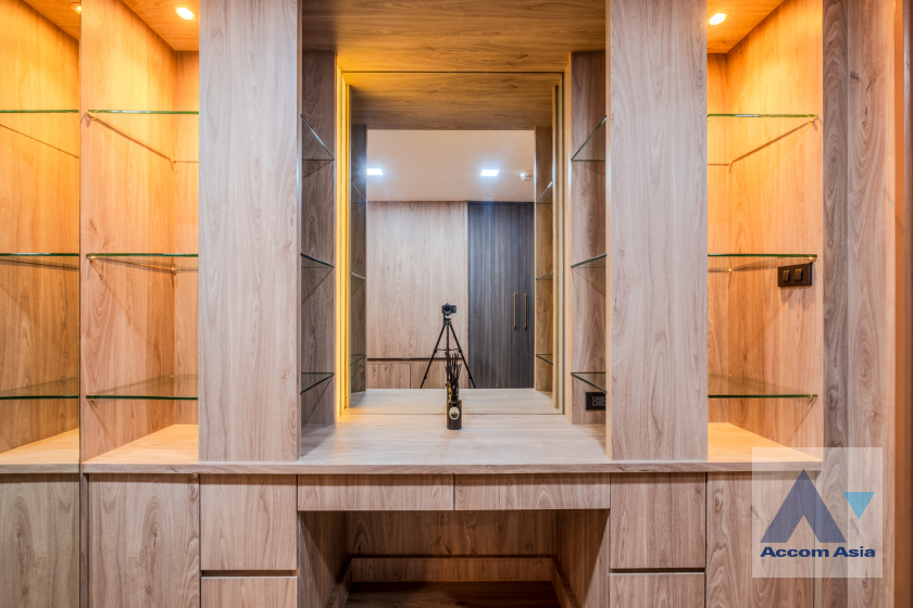 18  3 br Condominium for rent and sale in Ploenchit ,Bangkok BTS Chitlom at Somkid Gardens AA11917