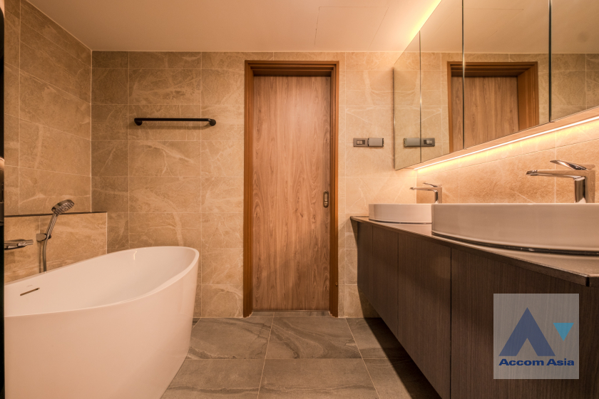 20  3 br Condominium for rent and sale in Ploenchit ,Bangkok BTS Chitlom at Somkid Gardens AA11917