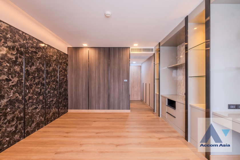 22  3 br Condominium for rent and sale in Ploenchit ,Bangkok BTS Chitlom at Somkid Gardens AA11917