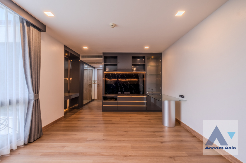 28  3 br Condominium for rent and sale in Ploenchit ,Bangkok BTS Chitlom at Somkid Gardens AA11917