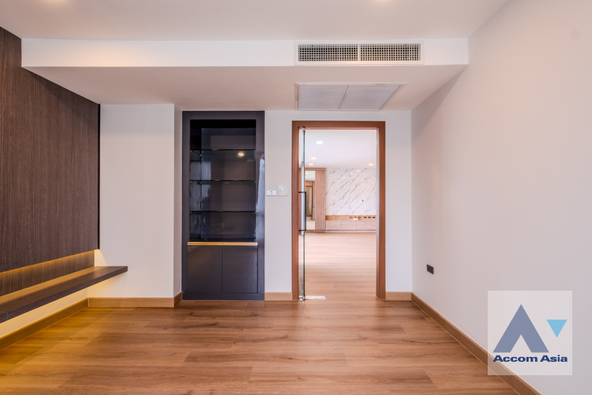 34  3 br Condominium for rent and sale in Ploenchit ,Bangkok BTS Chitlom at Somkid Gardens AA11917