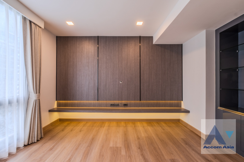 33  3 br Condominium for rent and sale in Ploenchit ,Bangkok BTS Chitlom at Somkid Gardens AA11917