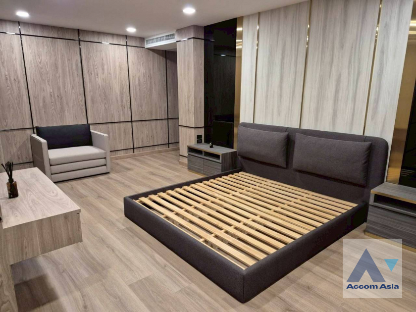 29  3 br Condominium for rent and sale in Ploenchit ,Bangkok BTS Chitlom at Somkid Gardens AA11917