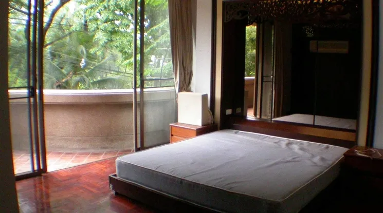 9  3 br Townhouse for rent and sale in Sathorn ,Bangkok MRT Lumphini - BTS Sala Daeng at A serene townhouse nestled in the city center  11019803