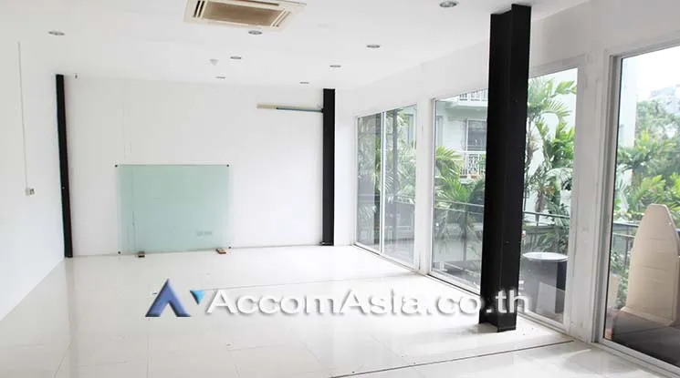 unit Retail / showroom For Rent in Sukhumvit, Bangkok  near BTS Thong Lo (AA12111)