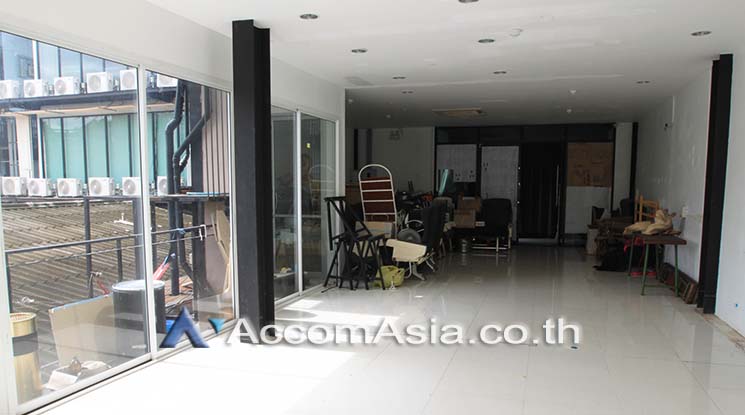  1  Retail / Showroom For Rent in Sukhumvit ,Bangkok BTS Thong Lo at 9.53 Community Mall AA12111