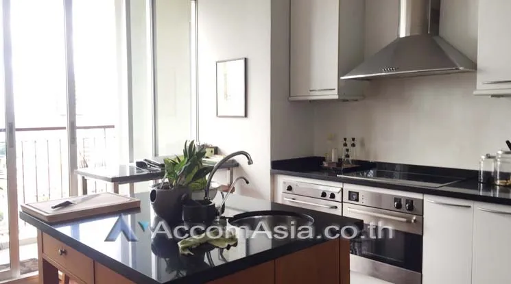 unit 4 Bedrooms  Apartment For Rent in Silom, Bangkok  near BTS Surasak (AA12248)