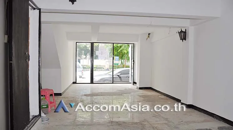  2  Shophouse For Rent in Silom ,Bangkok BTS Chong Nonsi AA12302