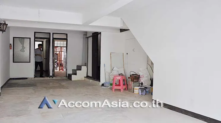 unit Shophouse For Rent in Silom, Bangkok  near BTS Chong Nonsi (AA12302)