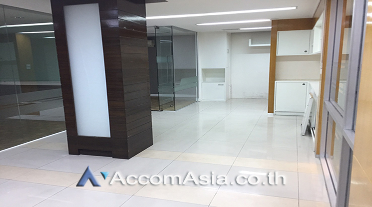  2  Office Space For Sale in Silom ,Bangkok MRT Silom - BTS Sala Daeng at Charn Issara Tower 1 AA12403