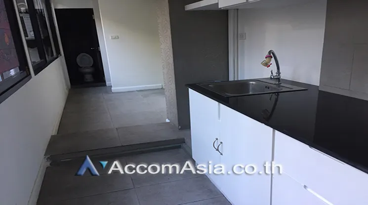 4  Office Space For Sale in Silom ,Bangkok MRT Silom - BTS Sala Daeng at Charn Issara Tower 1 AA12403