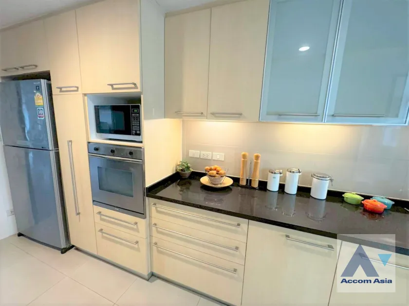 8  3 br Apartment For Rent in Silom ,Bangkok BTS Surasak at High-end Low Rise  AA12437