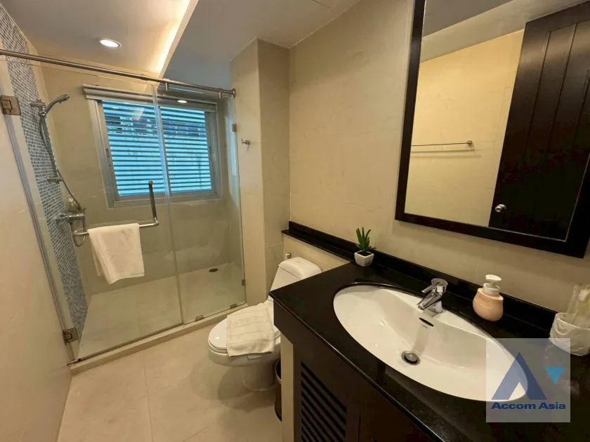 17  3 br Apartment For Rent in Silom ,Bangkok BTS Surasak at High-end Low Rise  AA12437