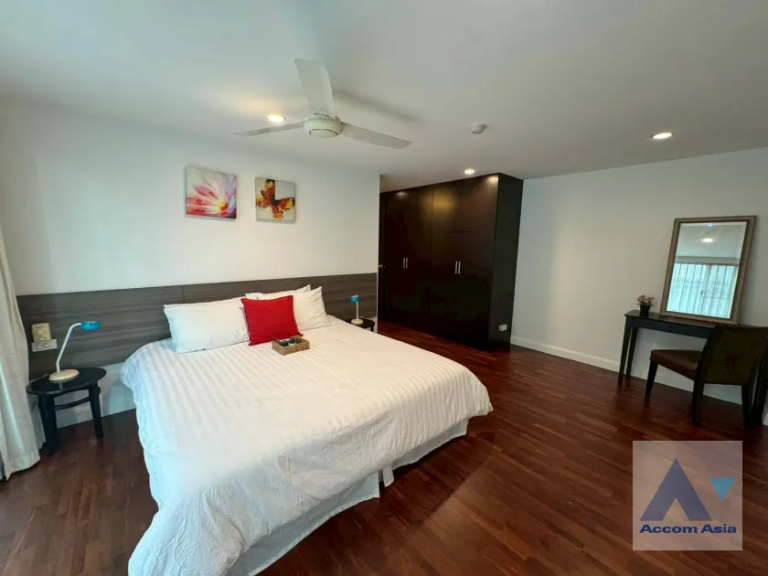 13  3 br Apartment For Rent in Silom ,Bangkok BTS Surasak at High-end Low Rise  AA12437