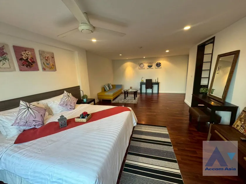 11  3 br Apartment For Rent in Silom ,Bangkok BTS Surasak at High-end Low Rise  AA12437