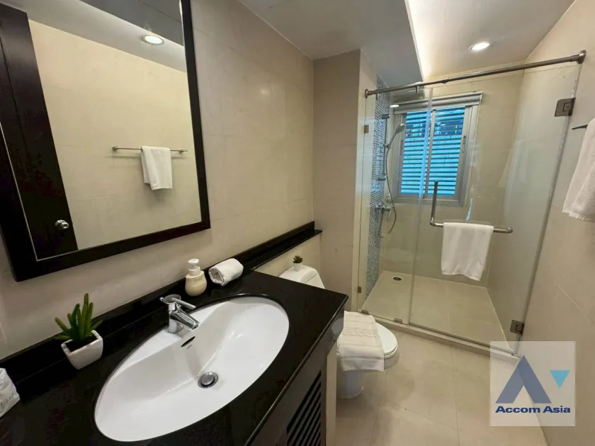 18  3 br Apartment For Rent in Silom ,Bangkok BTS Surasak at High-end Low Rise  AA12437