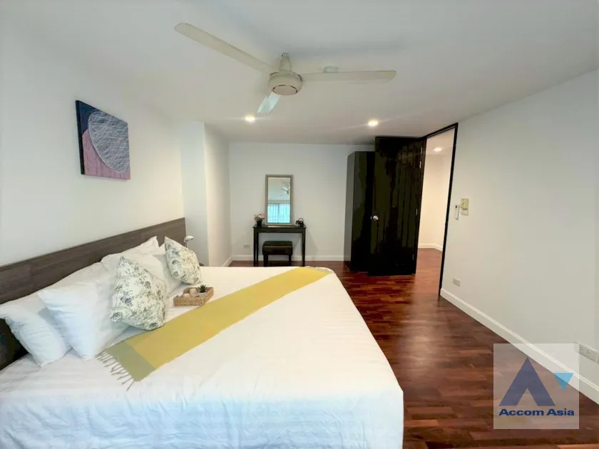 12  3 br Apartment For Rent in Silom ,Bangkok BTS Surasak at High-end Low Rise  AA12437