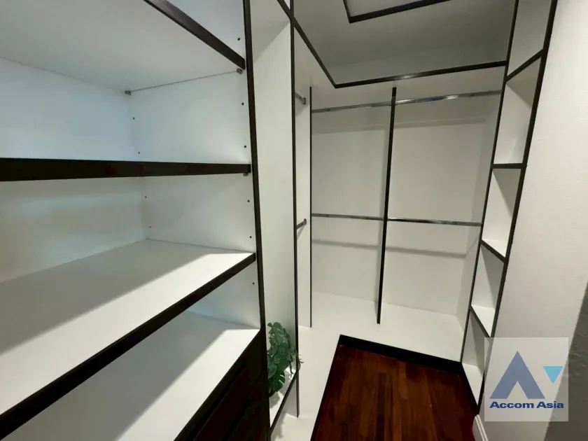 14  3 br Apartment For Rent in Silom ,Bangkok BTS Surasak at High-end Low Rise  AA12437