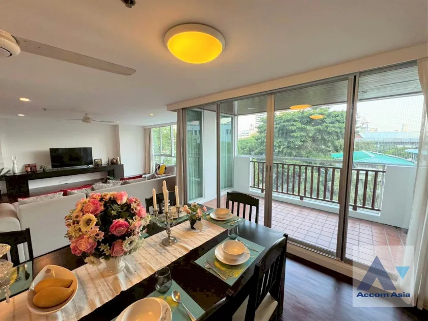 4  3 br Apartment For Rent in Silom ,Bangkok BTS Surasak at High-end Low Rise  AA12437
