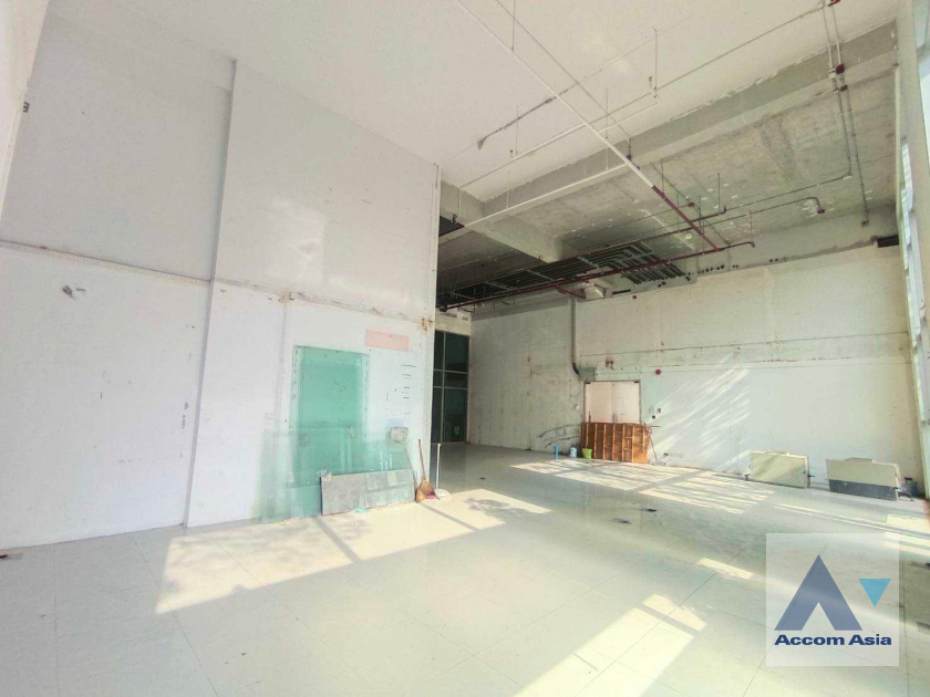 6  Retail / Showroom for rent and sale in Charoen Nakhon ,Bangkok BTS Krung Thon Buri at Villa Sathorn AA12604