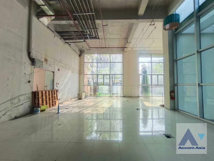 unit Retail / showroom For Rent & Sale in Charoen Nakhon, Bangkok  near BTS Krung Thon Buri (AA12604)