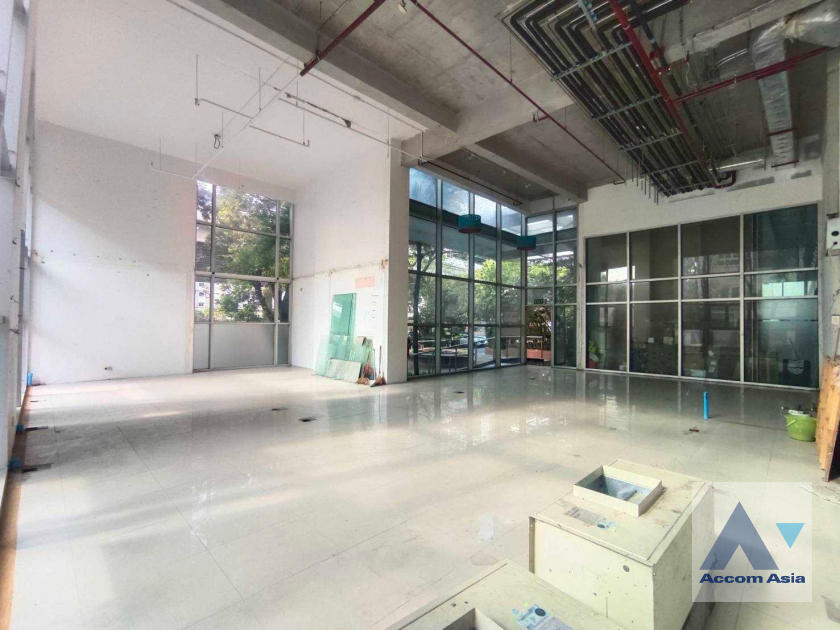 4  Retail / Showroom for rent and sale in Charoen Nakhon ,Bangkok BTS Krung Thon Buri at Villa Sathorn AA12604