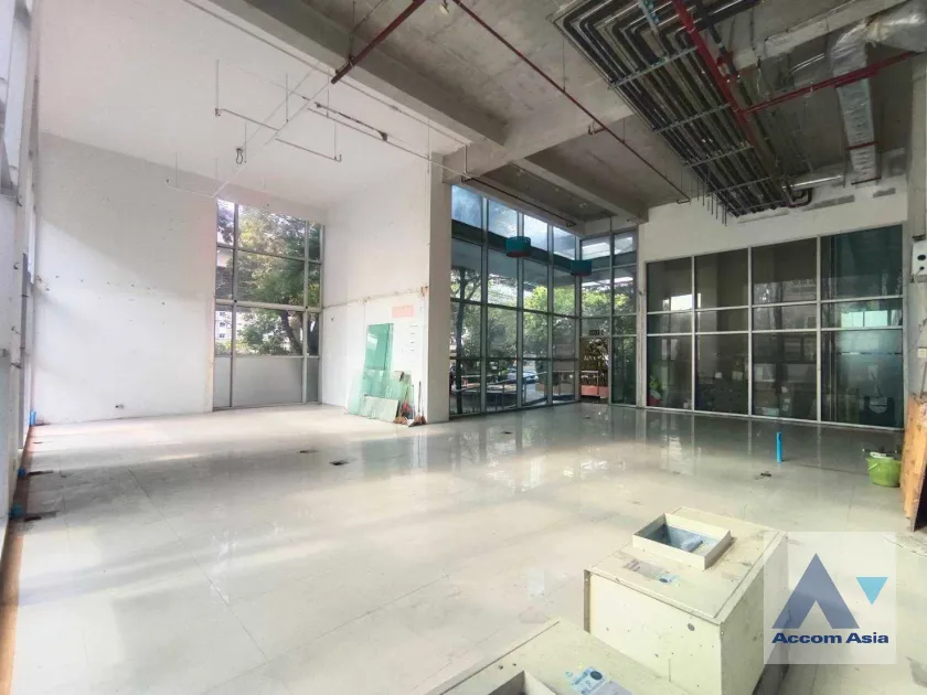 unit Retail / showroom For Rent & Sale in Charoen Nakhon, Bangkok  near BTS Krung Thon Buri (AA12604)